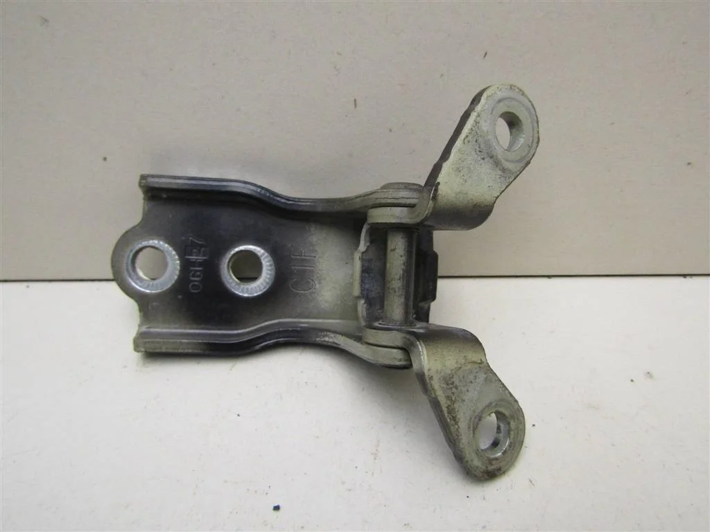 Петля двери передней Chevrolet Captiva (C100) 2006-2010  [96623865]  2.4 Z24SED в Вологде