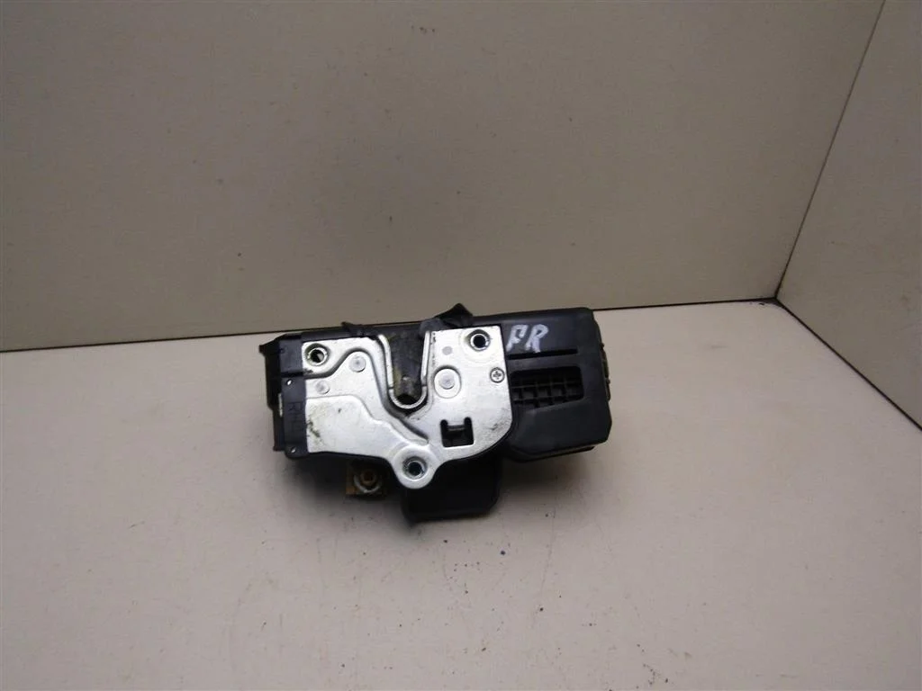 Замок двери передней правой Chevrolet Captiva (C100) 2006-2010  [94551317]  2.4 Z24SED в Вологде