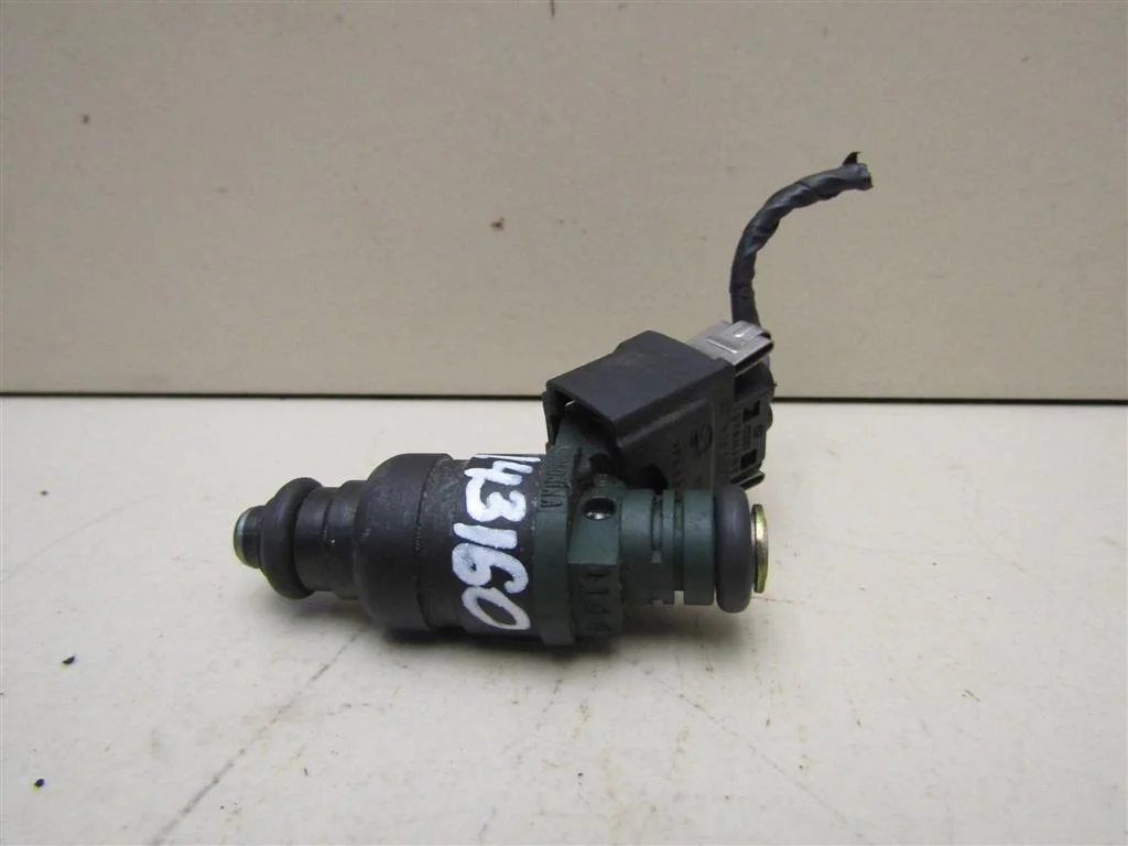 Форсунка инжекторная электрическая VW Golf IV \Bora 1997-2005  [037906031AA]  AEH,AKL,ADY,AEP в Вологде