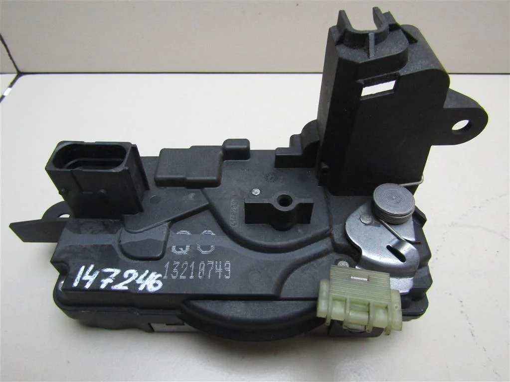 Замок двери передней правой Opel Astra H \ Family 2004-2015  [13210749]  в Вологде