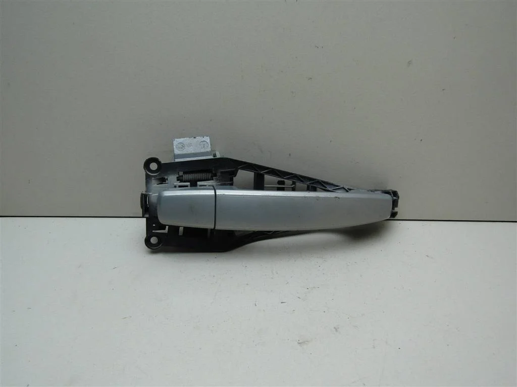 Ручка двери передней наружная правая Opel Astra H \ Family 2004-2015  [13142770]  Z16XER в Вологде