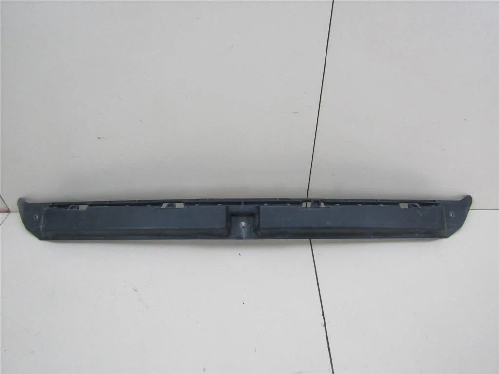 Направляющая заднего бампера центральная Opel Astra H \ Family 2004-2015  [94702304]  Z16XER в Вологде