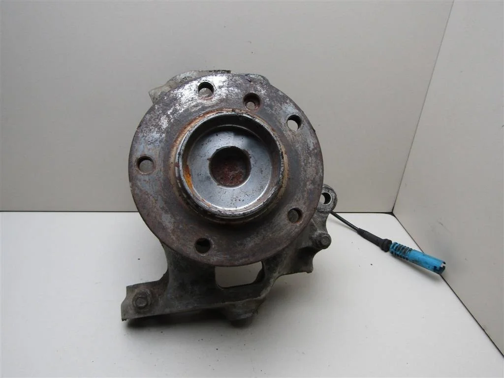 Кулак поворотный передний левый BMW 5-серия E60\E61 2003-2009  [31216760953]  2.5Л. 24V N52B25AE в Вологде