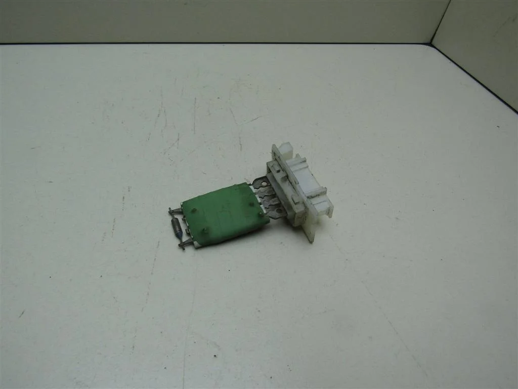 Резистор отопителя Renault Logan 2005-2014  [6001547488]  1.4 8V K7J710 в Вологде