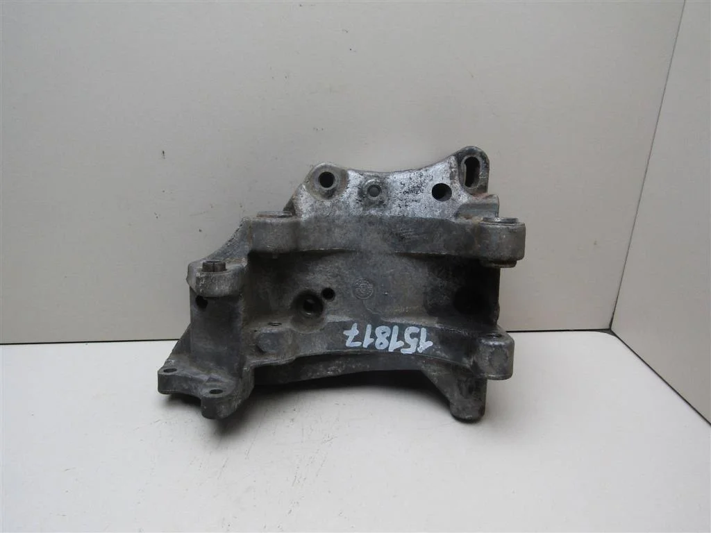 Кронштейн генератора Peugeot 206 1998-2012  [5706F6]  1.4 KFX в Вологде