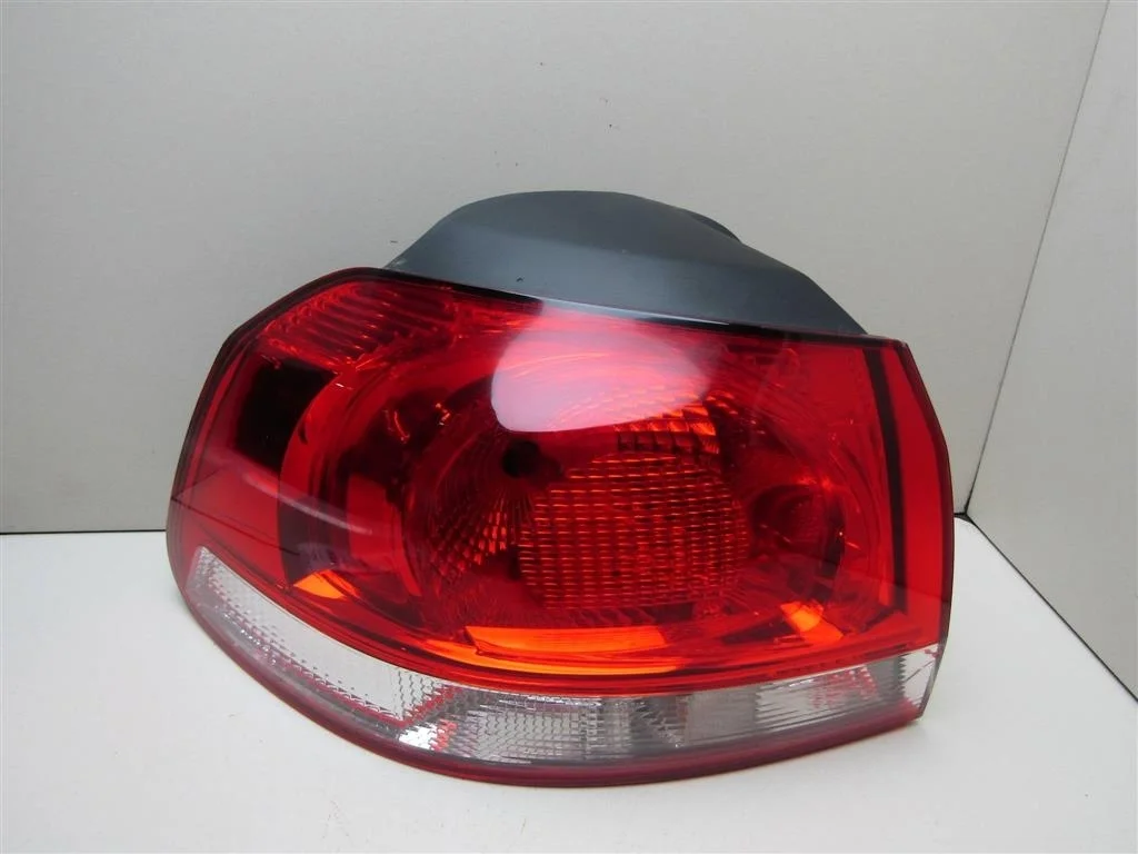 Фонарь задний наружный левый VW Golf VI 2009-2012  [5K0945095E]  1.4 16V CGGA в Вологде