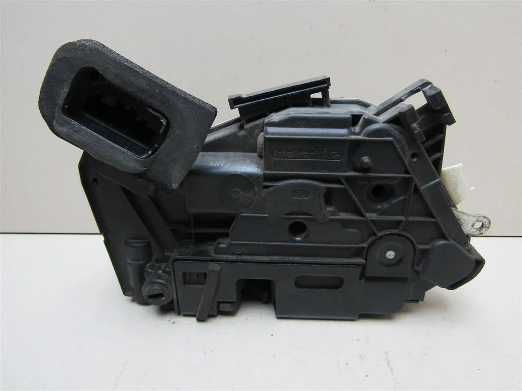 Замок двери задней левой VW Polo (Sed RUS) 2011-2020  [6R4839015]  1.6 CFNA в Вологде