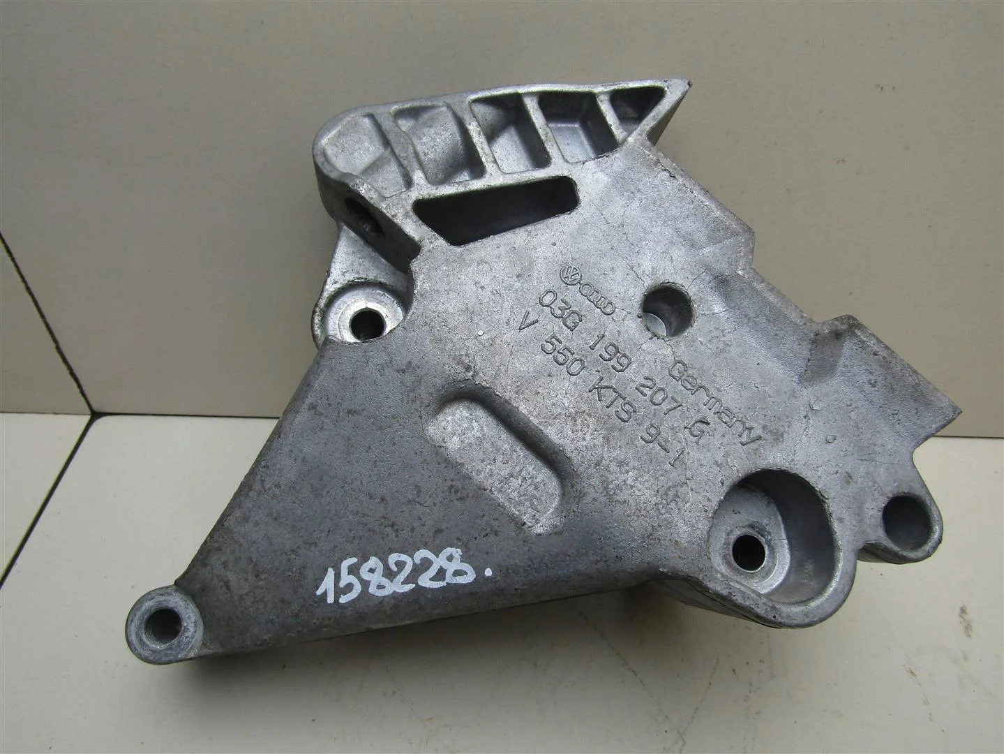 Кронштейн двигателя правый VW Passat (B6) 2005-2010  [03G199207G]  в Вологде