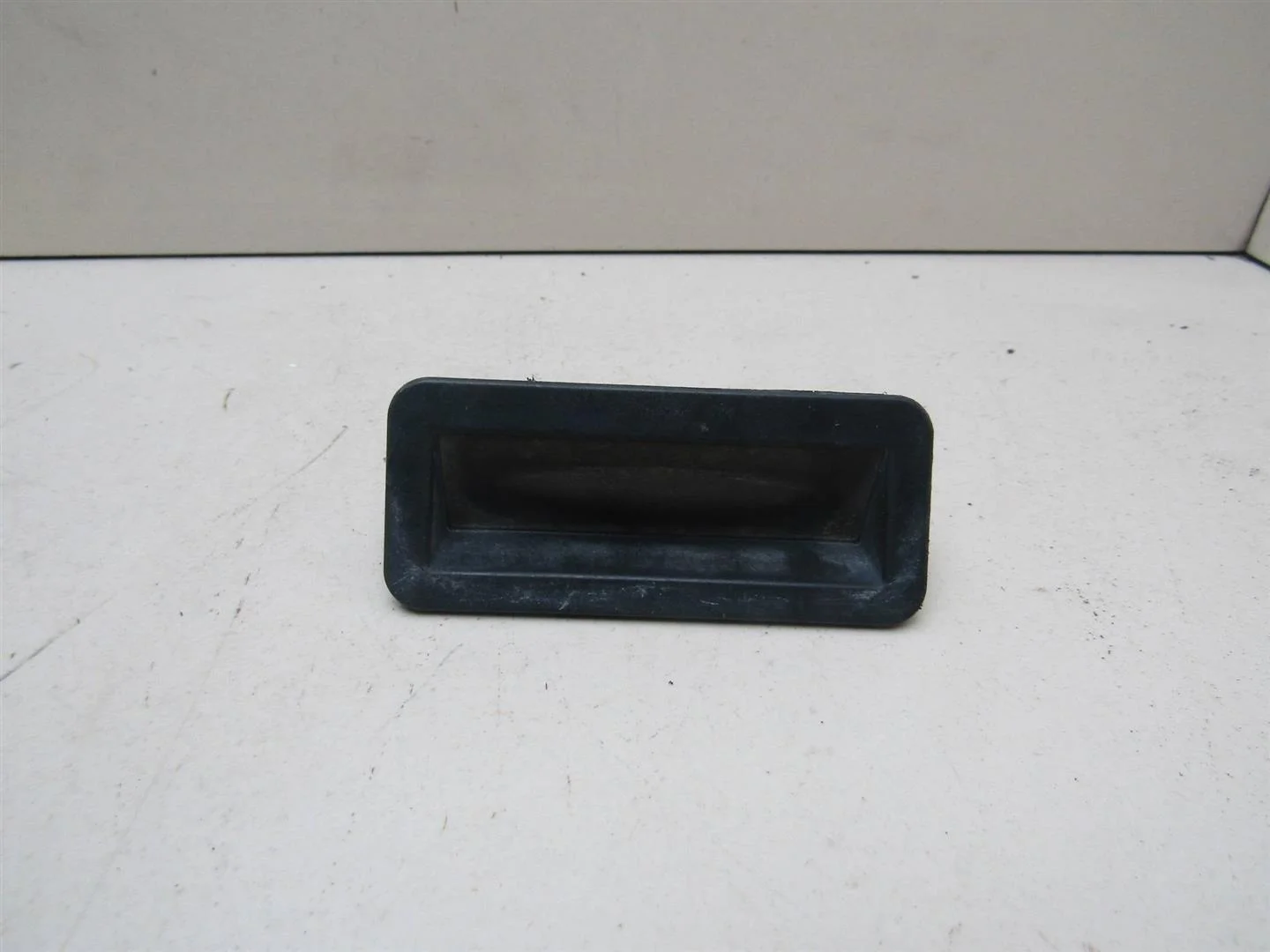Кнопка открывания багажника Ford Focus II 2005-2008  [1748915]  1.6 16V HWDA в Вологде