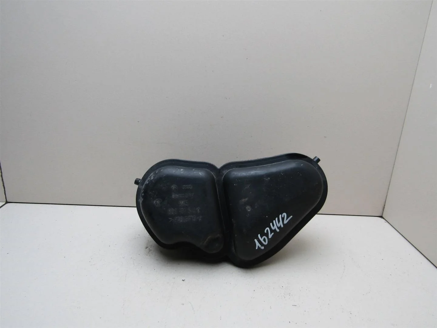 Ресивер воздушный Audi A4 (B5) 1994-2002  [8D0131541С]  1.8T AWM в Вологде