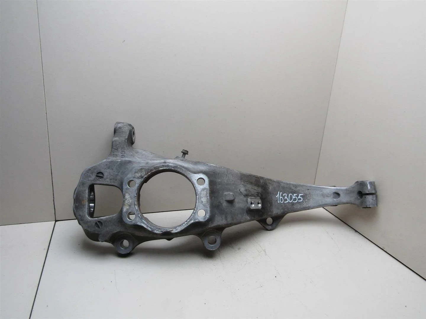 Кулак поворотный передний правый Infiniti G (V36) 2007-2014  [40014EG000]  3.7 VQ37VHR в Вологде