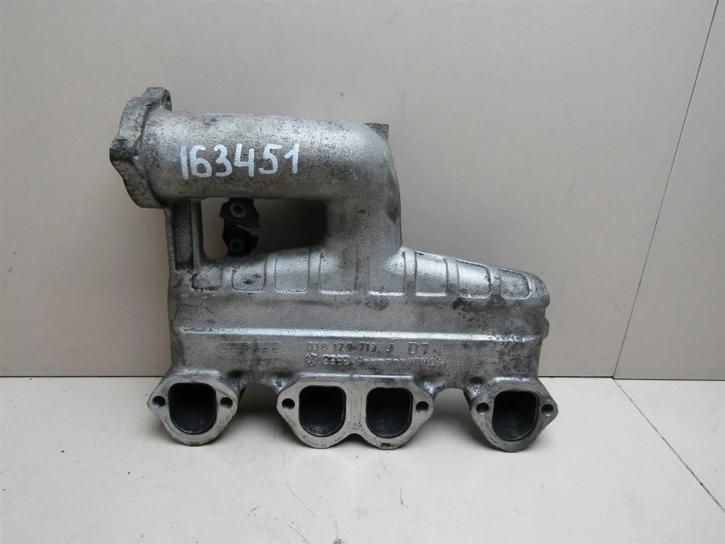 Коллектор впускной Skoda Octavia 1997-2000  [038129713J]  1.9 AHF в Вологде