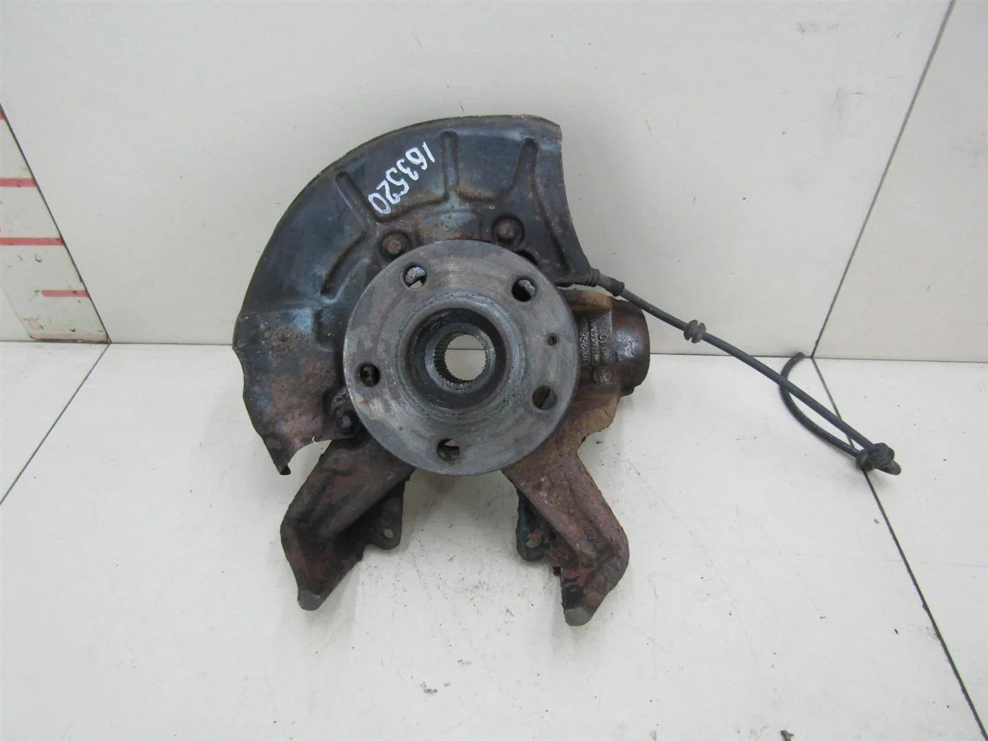 Кулак поворотный передний правый Skoda Octavia 1997-2000  [1J0407256AG]  1.9 AHF в Вологде