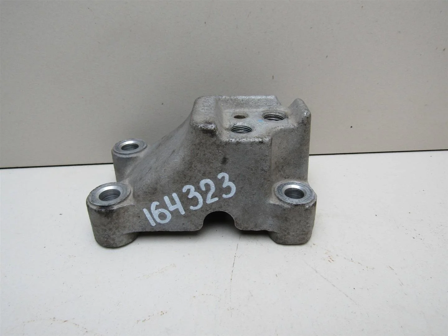 Кронштейн КПП левый Hyundai Elantra 2006-2011  [4312223021]  1.6 G4FC в Вологде