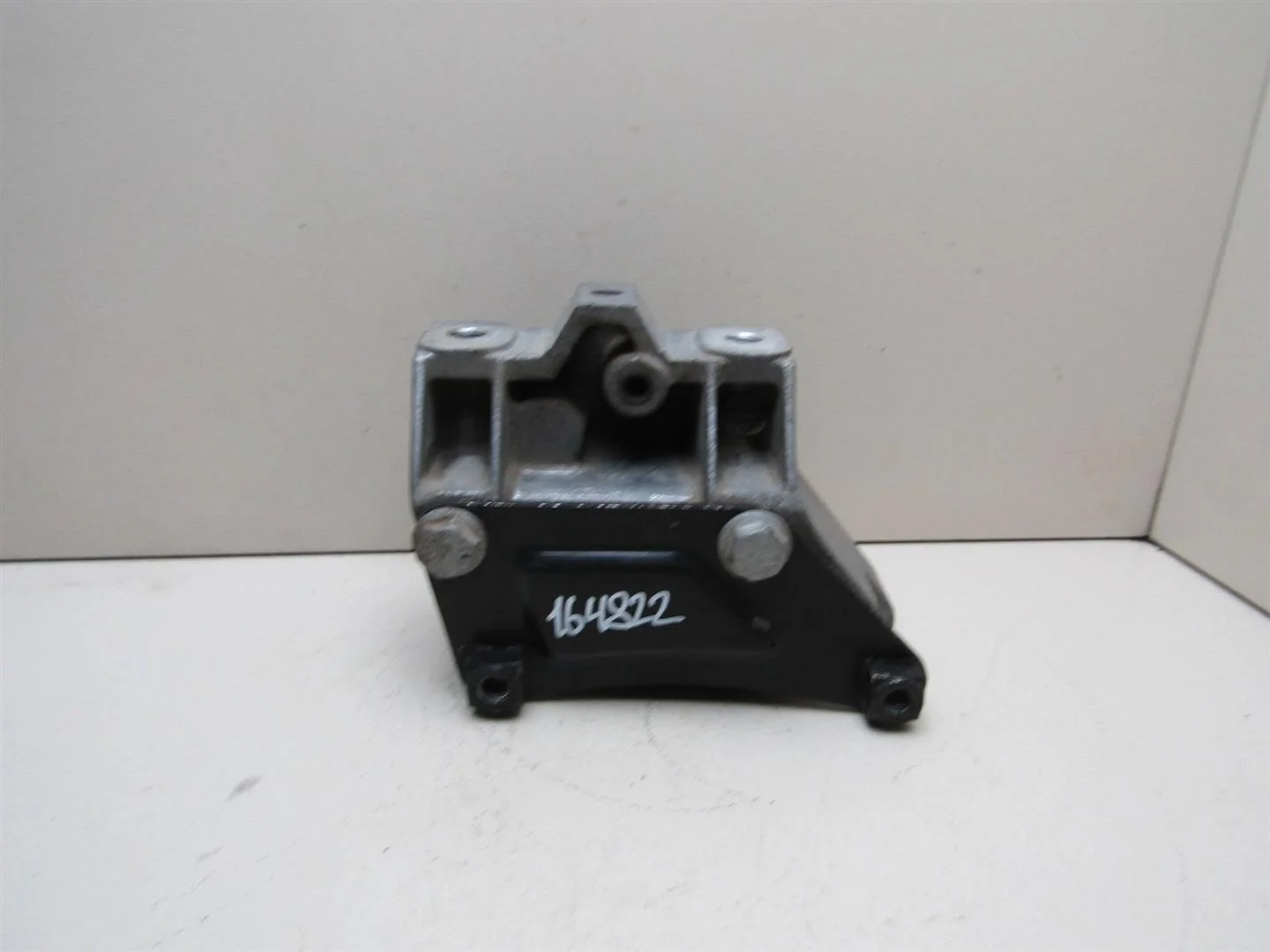 Кронштейн КПП Skoda Octavia (A5 1Z-) 2004-2013  [1K0199111E]  1.6 8V BSE в Вологде