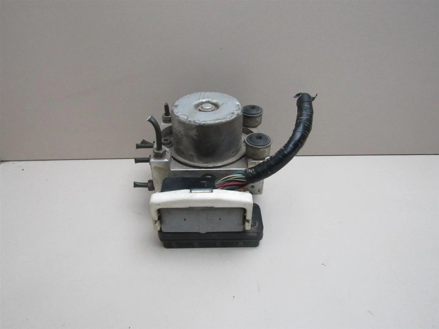 Блок ABS (насос) Mitsubishi Lancer (CS) 2003-2006  [MN116261]  1.6 16V 4G18 в Вологде