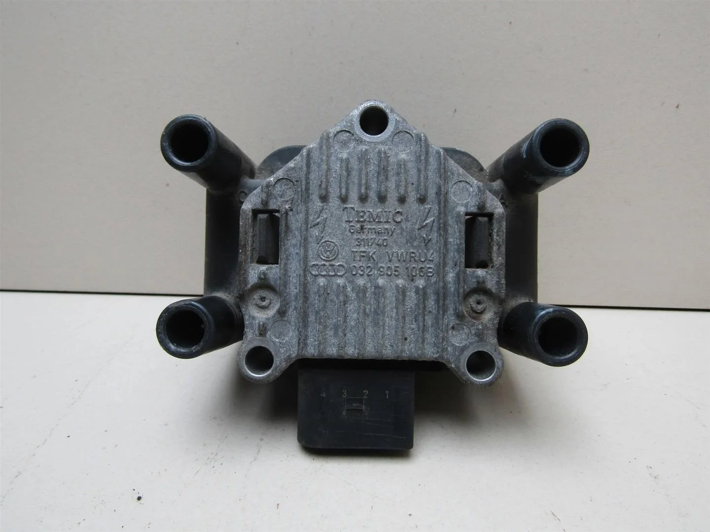 Катушка зажигания VW Golf IV \Bora 1997-2005  [032905106B]  в Вологде