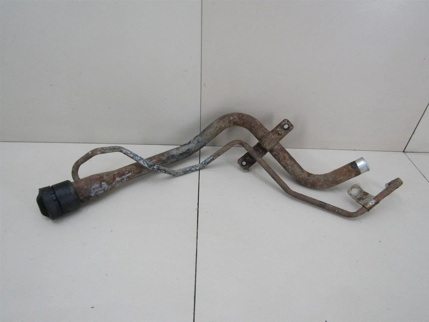 Горловина топливного бака Toyota RAV 4 2000-2005  [7720142140]  2.0 16V 1AZ-FE в Вологде