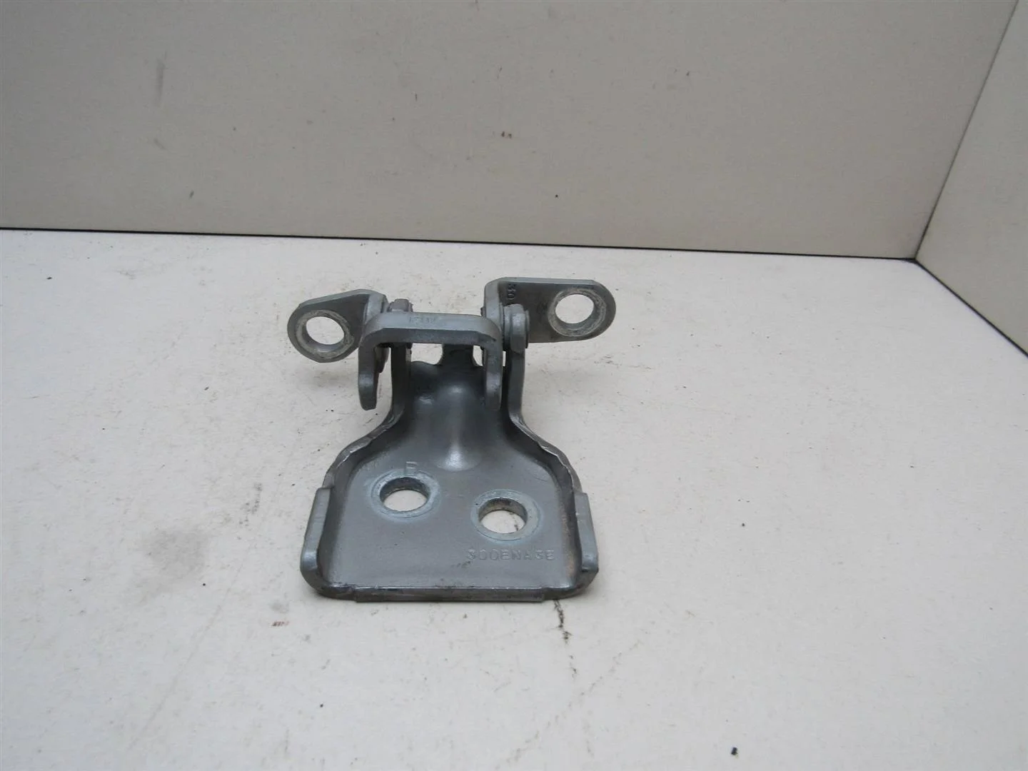 Петля двери передней левой верхняя Ford Fusion 2002-2012  [1518391]  1.6 FYJA в Вологде