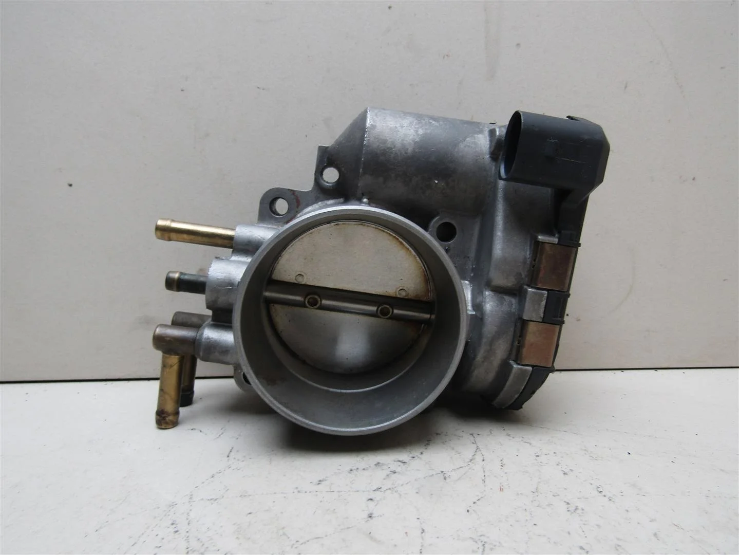 Заслонка дроссельная Audi A6 (C6,4F) 2005-2011  [078133062B]  2.4 2.8 3.0 в Вологде