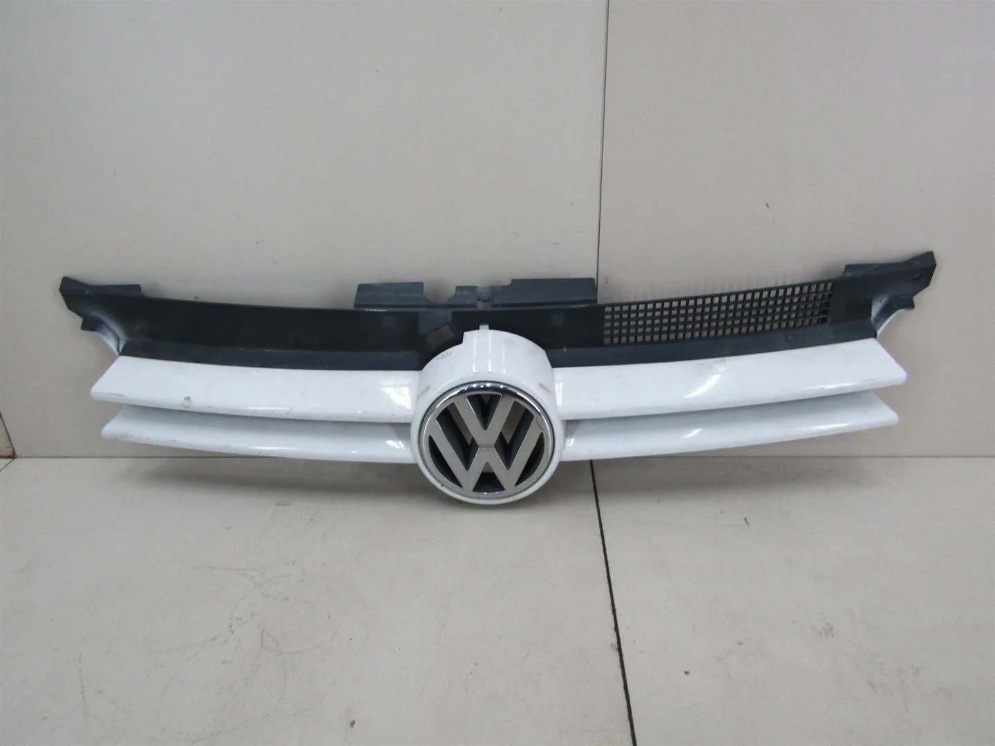 Решетка радиатора VW Golf IV \Bora 1997-2005  [1J0853653CGRU]  в Вологде