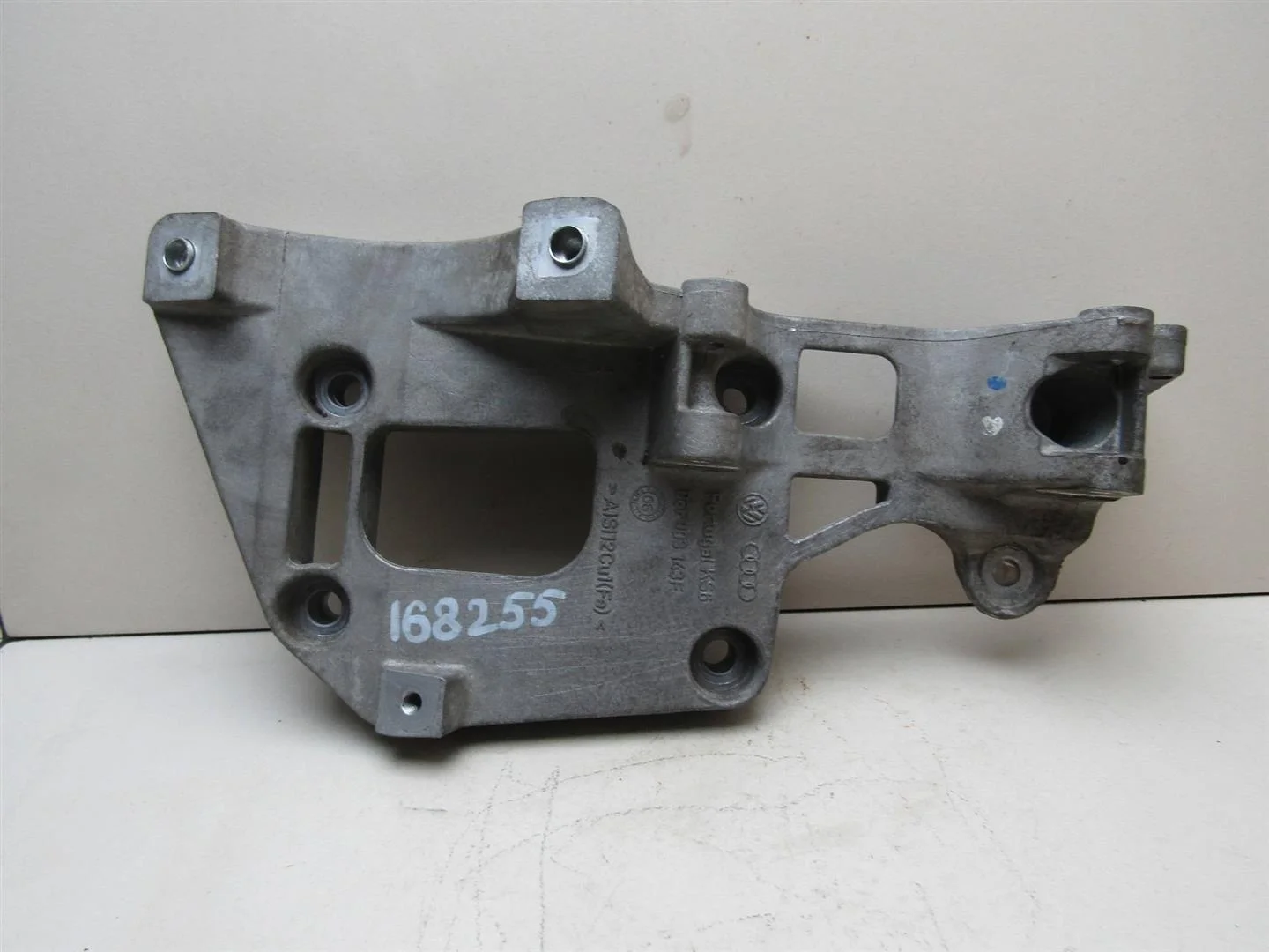 Кронштейн генератора Skoda Octavia (A5 1Z-) 2004-2013  [06F903143F]  1.6 BSE в Вологде