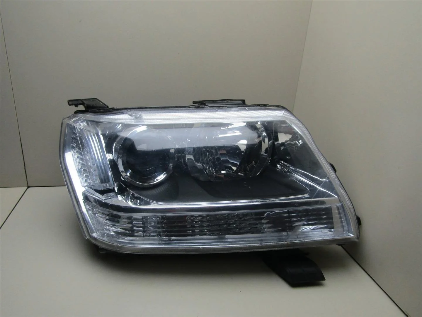 Фара правая Suzuki Grand Vitara 2006-2015  [3512065J32 ]  2.4 J24B в Вологде
