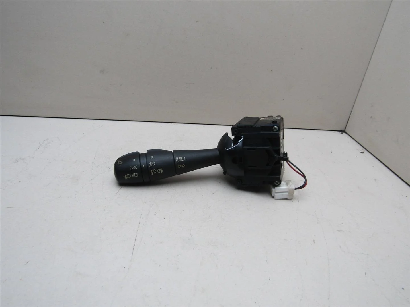 Переключатель поворотов подрулевой Renault Duster 2012-2021  [255405005R]  1.6  H4M D 430   в Вологде
