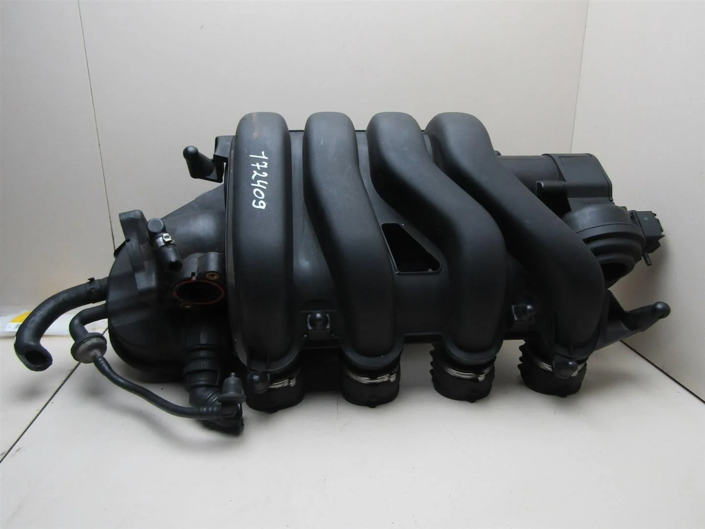 Коллектор впускной VW Passat (B6) 2005-2010  [06F133213G]  2.0 BVY в Вологде
