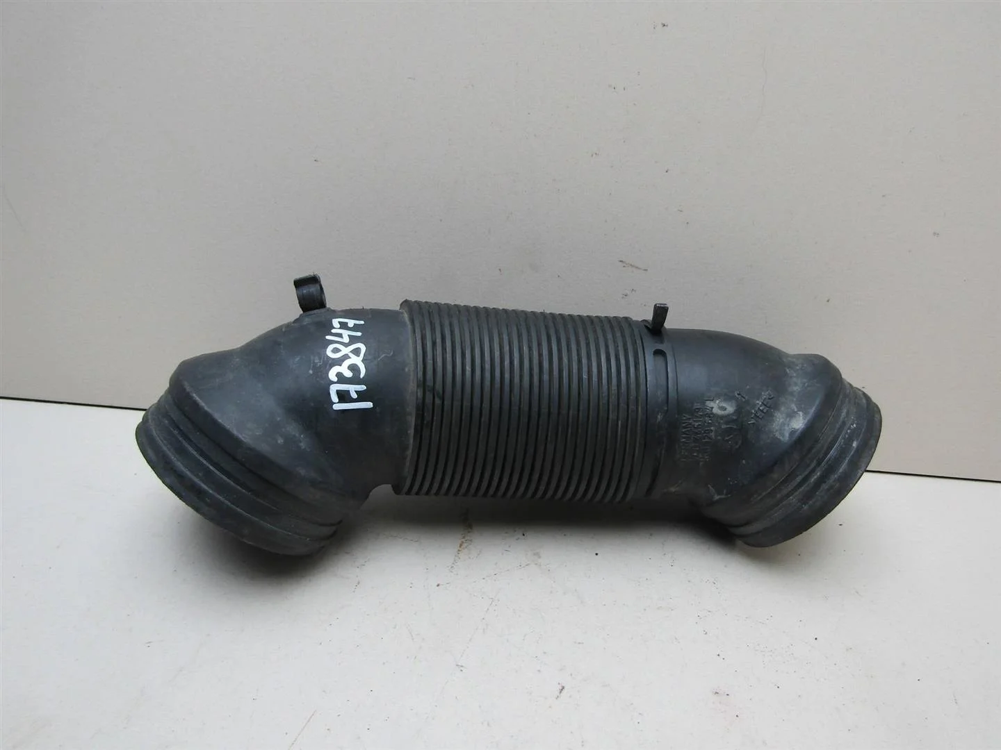 Патрубок воздушного фильтра VW Passat (B6) 2005-2010  [1K0129684L]  2.0 BKP в Вологде