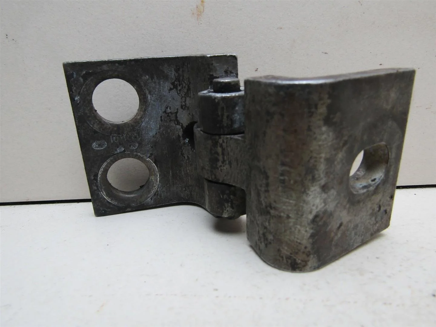 Петля двери передней VW Transporter T4 1996-2003  [7D0831401]  1.9 ABL в Вологде