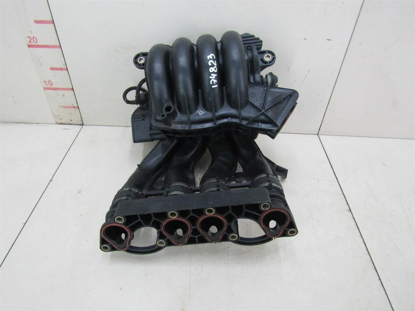 Коллектор впускной Audi A4 (B5) 1994-2002  [06B133213]  1.6 AHL,ARM,APV в Вологде