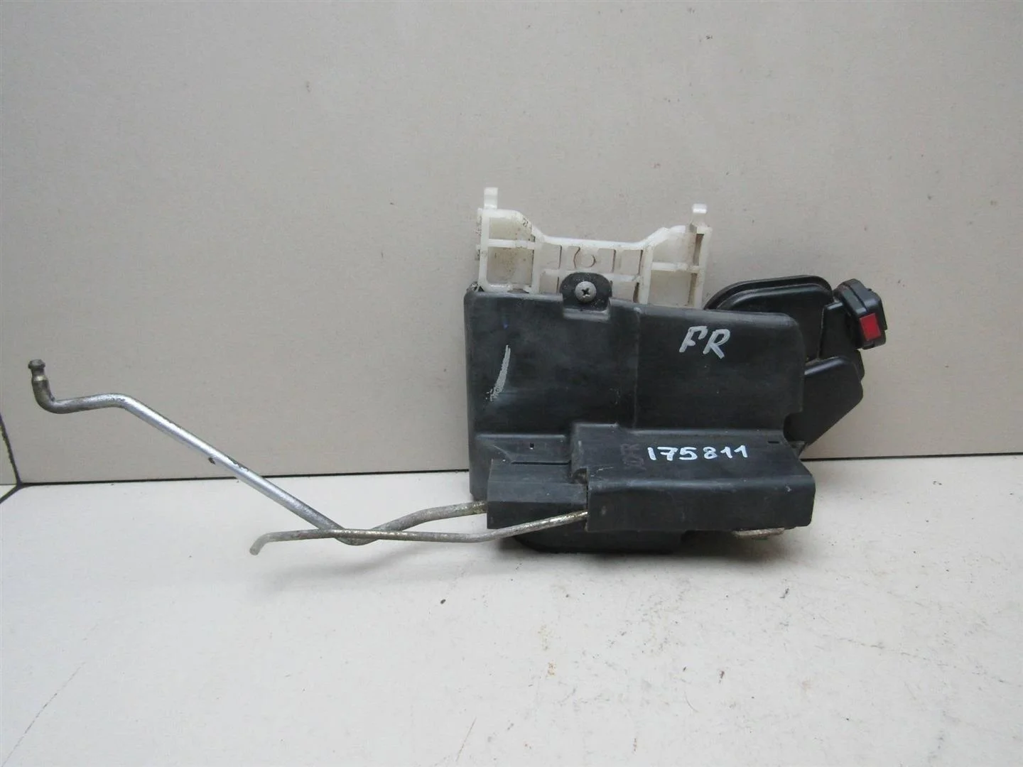 Замок двери передней правой Hyundai Elantra 2000-2005  [813202D000]  2.0 16V G4GC в Вологде