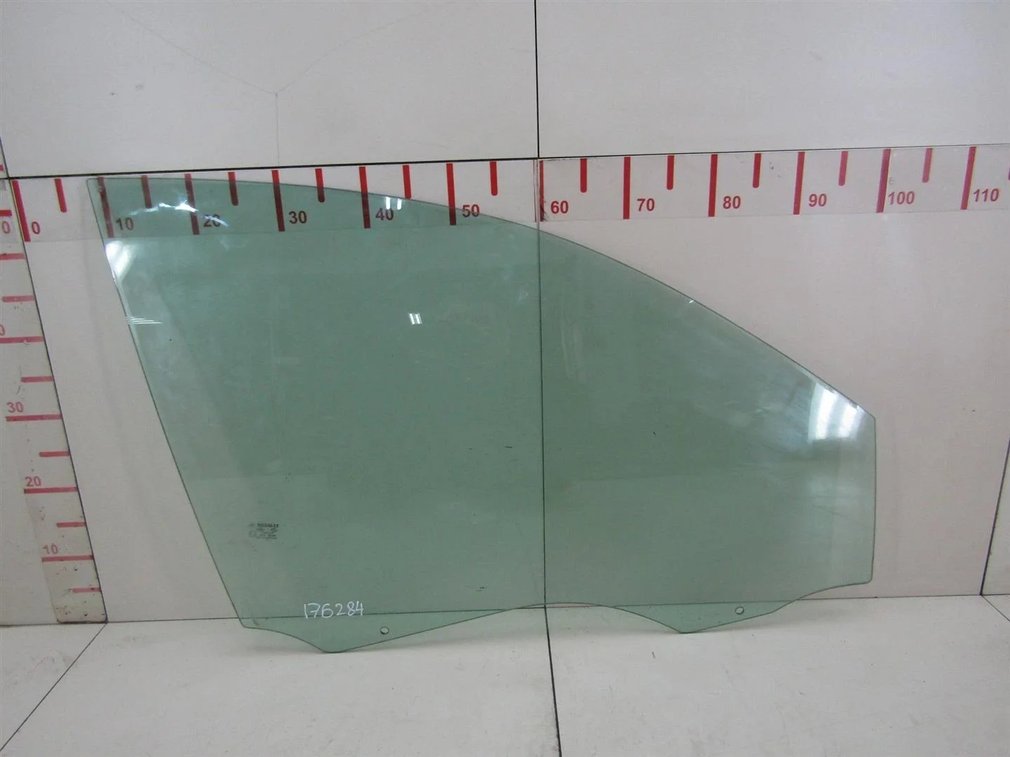 Стекло двери передней правой Renault Megane II 2002-2009  [8200211198]  1.6 16V K4M812 в Вологде
