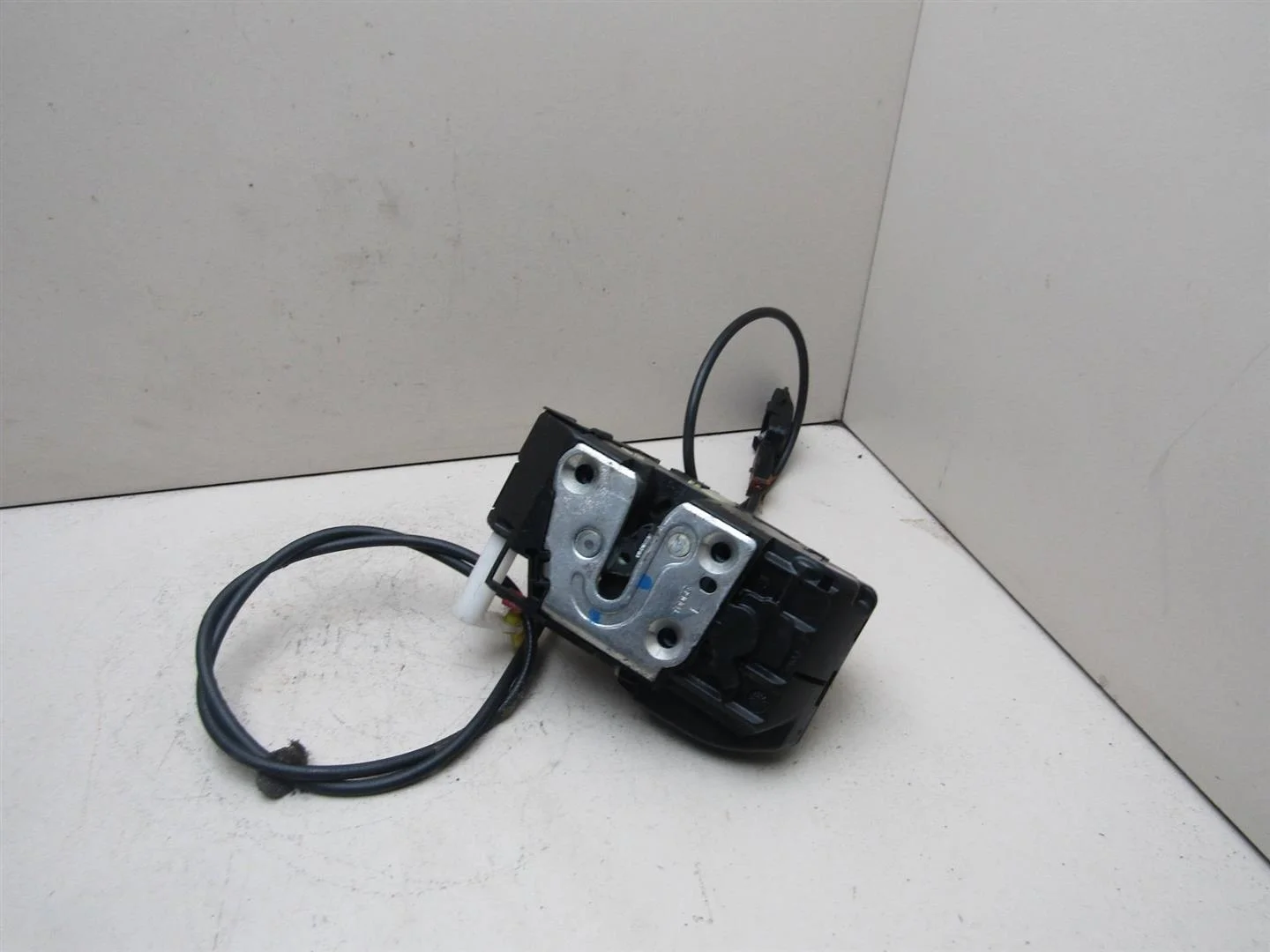 Замок двери передней левой Nissan Note (E11) 2006-2013  [805019U10B]  в Вологде