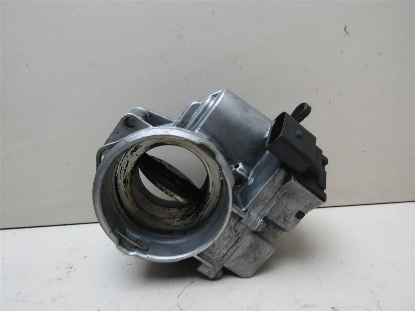 Заслонка дроссельная Audi A4 (B7) 2005-2007  [03G128063C]  1.9 TDI в Вологде
