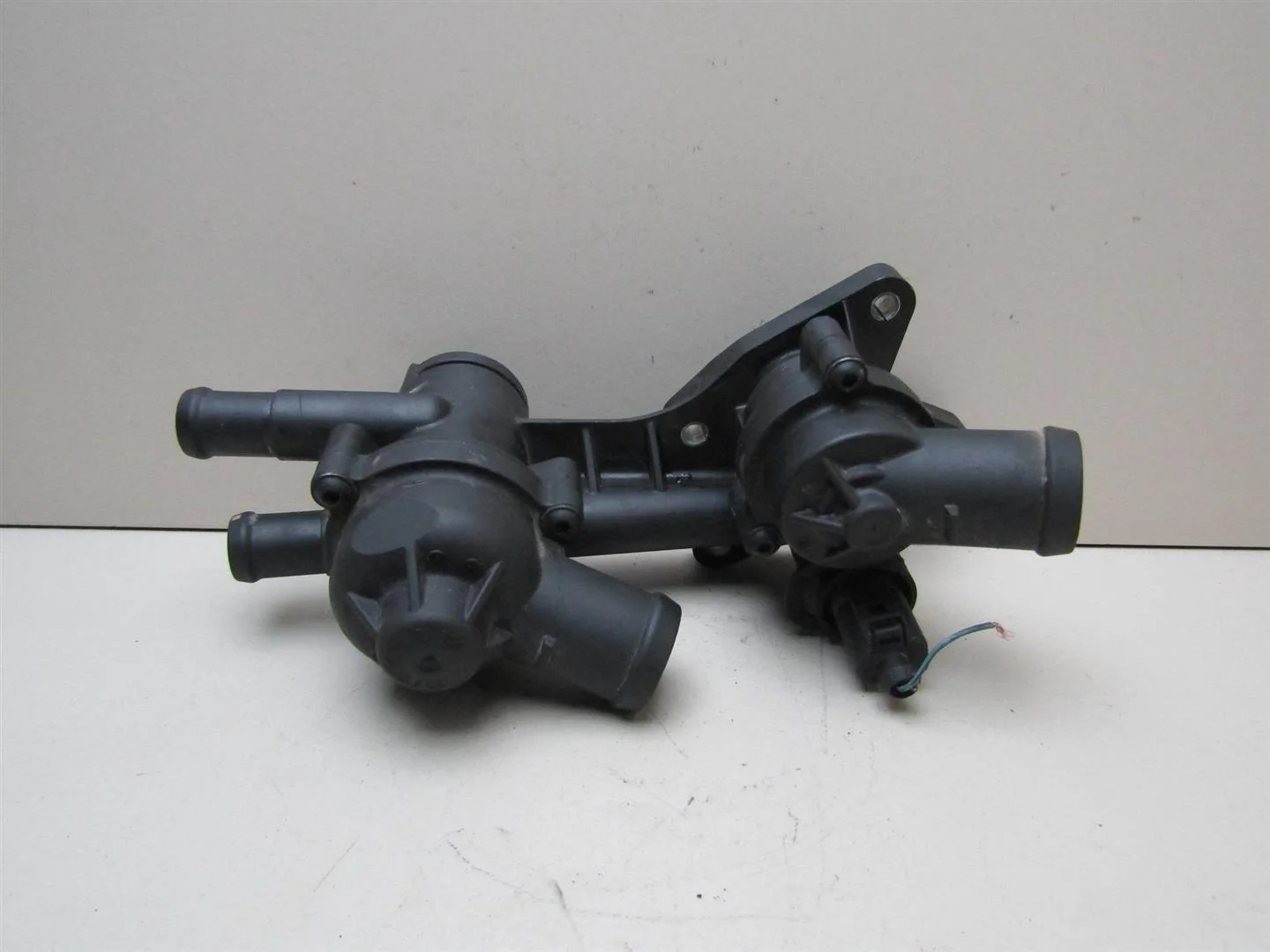 Корпус термостата Skoda Octavia (A5 1Z-) 2004-2013  [03C121111H]  1.6 16V BLF в Вологде