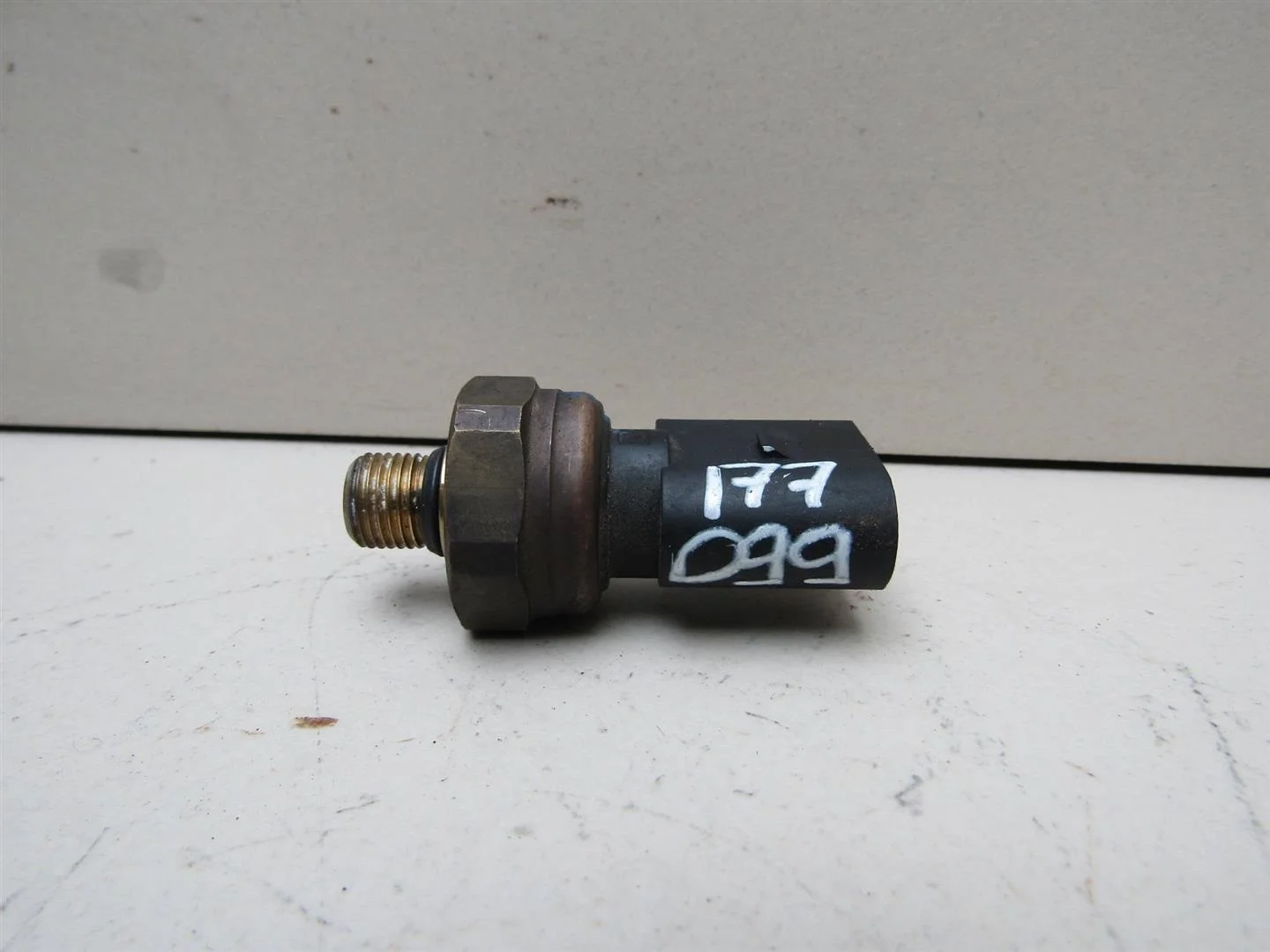 Датчик давления топлива Skoda Octavia (A5 1Z-) 2004-2013  [03C906051A]  1.6 16V BLF в Вологде