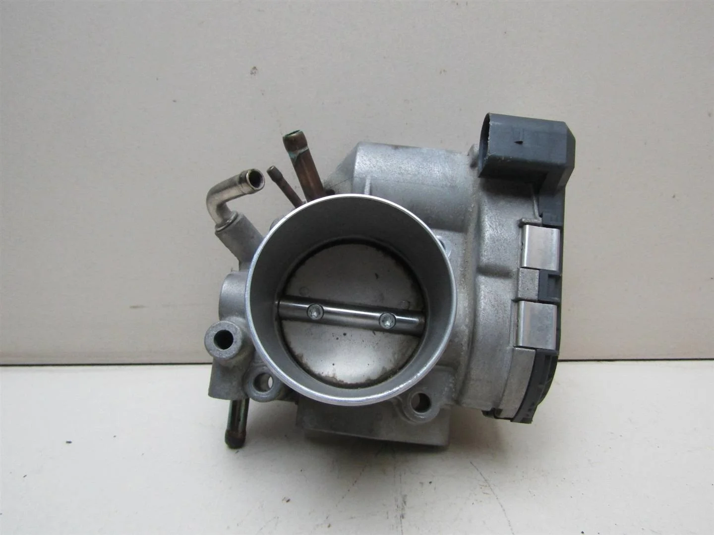 Заслонка дроссельная Audi A4 (B6) 2000-2004  [06B133062H]  2.0 ALT в Вологде