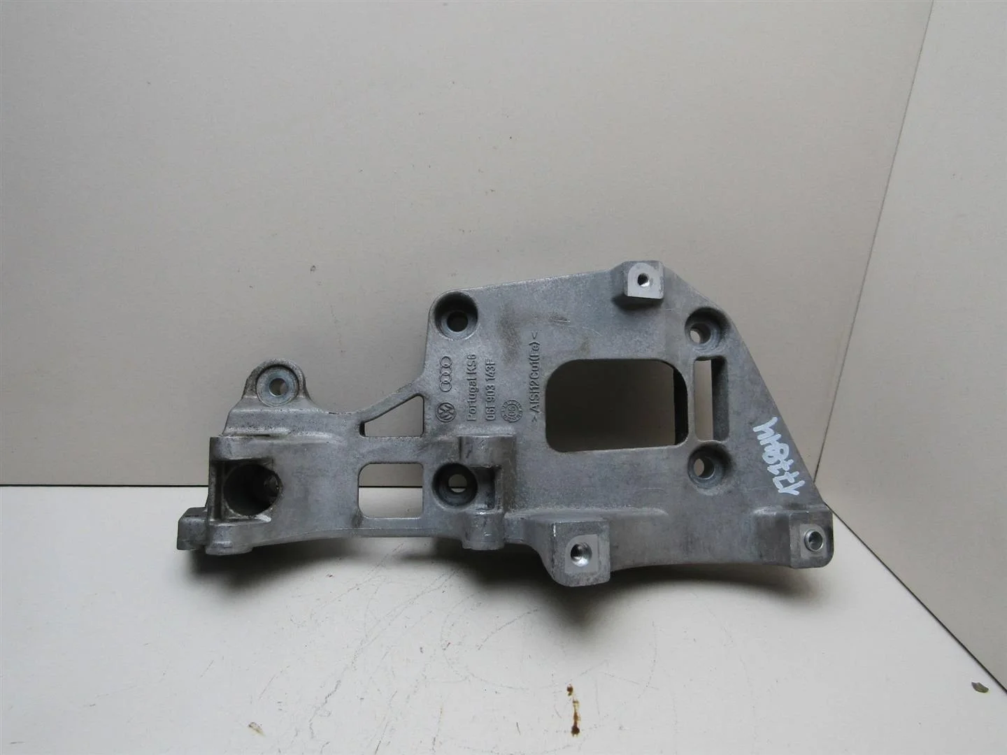 Кронштейн генератора Skoda Octavia (A5 1Z-) 2004-2013  [06F903143F]  в Вологде