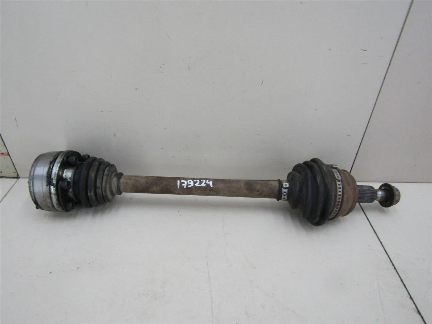 Полуось передняя левая Skoda Octavia 1997-2000  [1J0407271Q]  1.6 8V AKL в Вологде