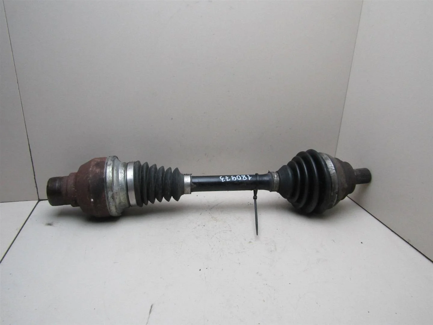 Полуось передняя левая VW Golf V 2003-2009  [1K0407271JB]  1.4 TSI в Вологде