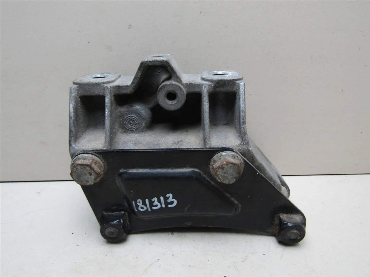Кронштейн КПП Skoda Octavia (A5 1Z-) 2004-2013  [1K0199111E]  1.6 8V BSE в Вологде