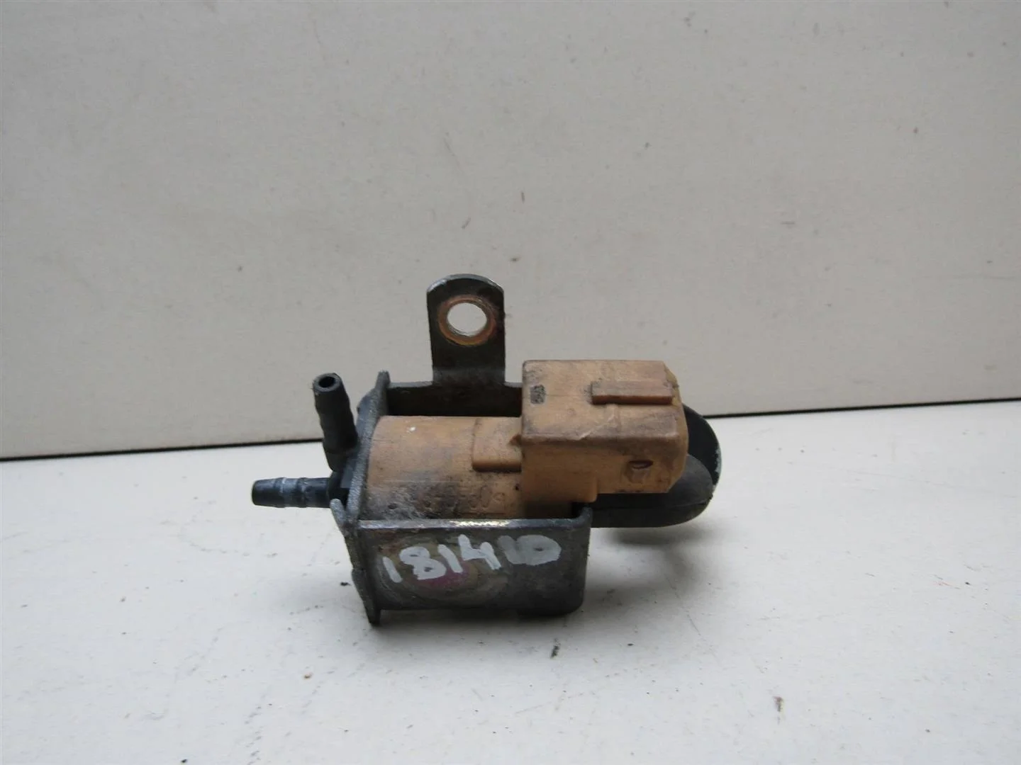 Клапан электромагнитный VW Golf IV \Bora 1997-2005  [054906267A]  в Вологде