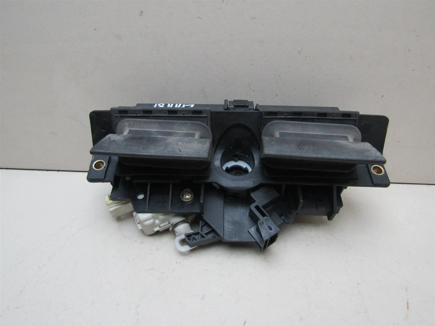 Ручка открывания багажника Audi A6 (C5) 1997-2004  [4B0827565J]  в Вологде