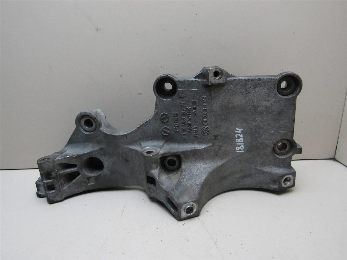 Кронштейн генератора VW Passat (B6) 2005-2010  [038903143AF]  1.9 2.0 в Вологде