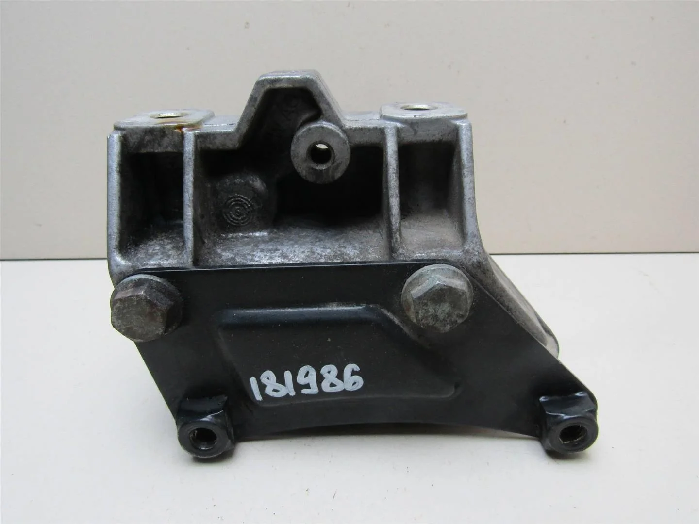 Кронштейн КПП Skoda Octavia (A5 1Z-) 2004-2013  [1K0199111E]  1.6 8V BSE в Вологде