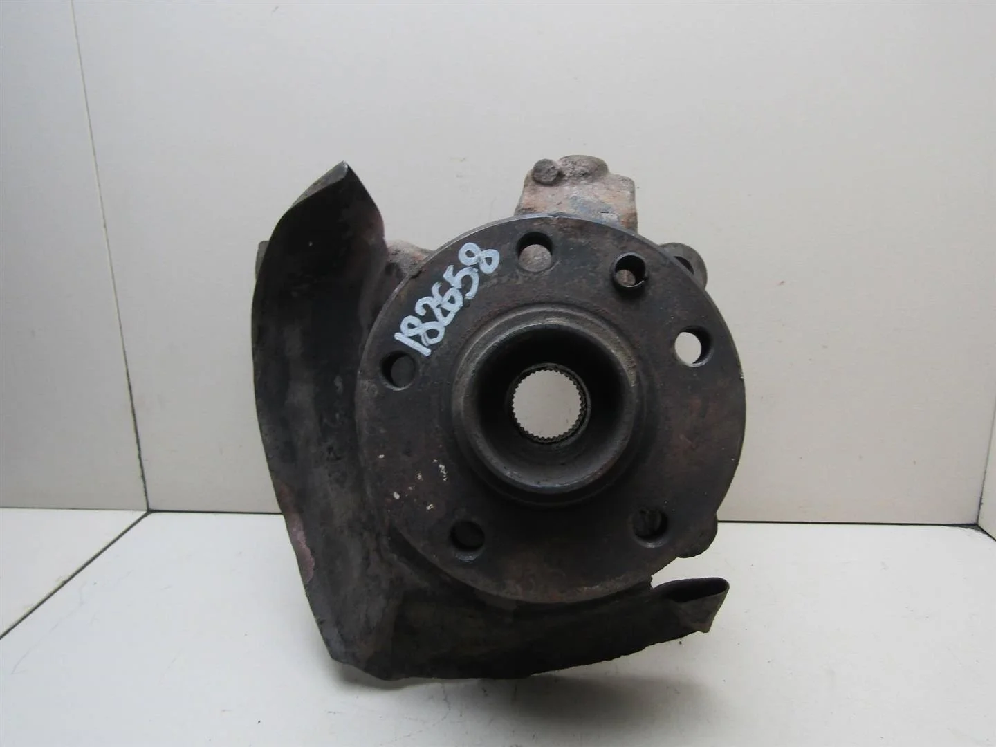 Кулак поворотный передний правый VW Transporter T4 1991-1995  [701407258C]  в Вологде