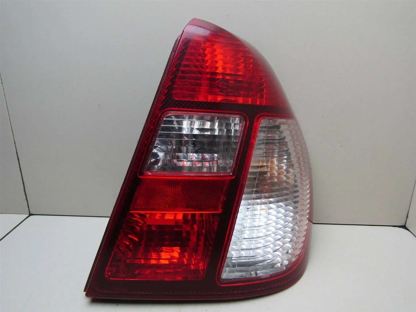 Фонарь задний правый Renault Clio II\Symbol 1998-2008  [8200403982]  1.4 K7J700 в Вологде