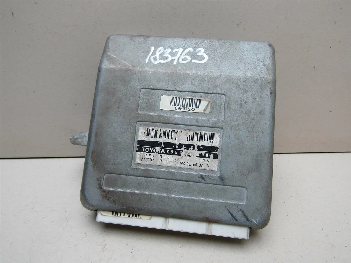 Блок управления ABS Toyota Land Cruiser (100) 1998-2007  [8954060080]  4.7 32V 2UZFE в Вологде
